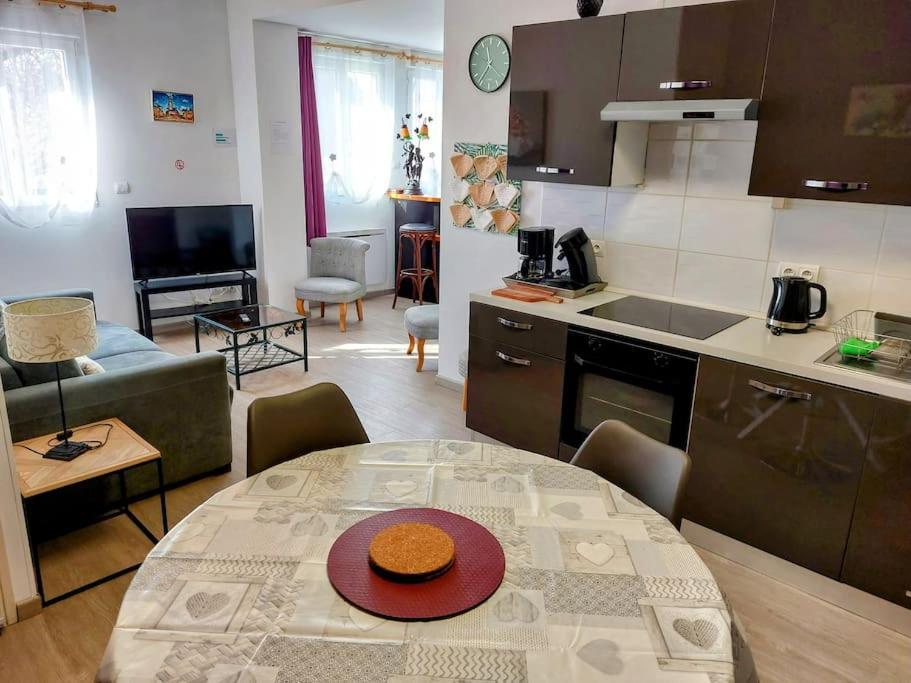 Gite 65 M2 200 M Gare T-G-V 400 M Centre-Ville Grand Parking 250 Places Gratuit Face Au Logement Arras Bagian luar foto