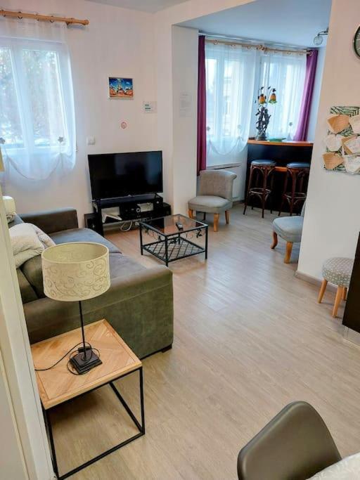 Gite 65 M2 200 M Gare T-G-V 400 M Centre-Ville Grand Parking 250 Places Gratuit Face Au Logement Arras Bagian luar foto