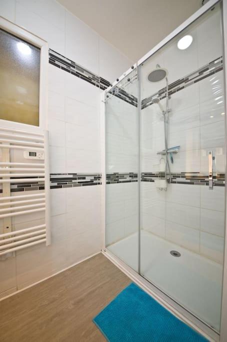 Gite 65 M2 200 M Gare T-G-V 400 M Centre-Ville Grand Parking 250 Places Gratuit Face Au Logement Arras Bagian luar foto