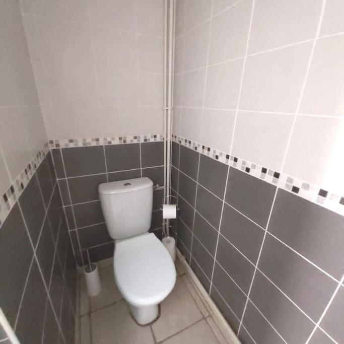 Gite 65 M2 200 M Gare T-G-V 400 M Centre-Ville Grand Parking 250 Places Gratuit Face Au Logement Arras Bagian luar foto